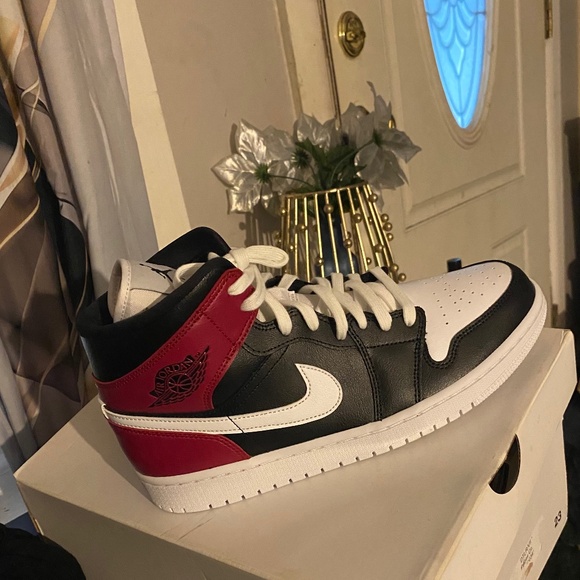 Sneakers - Picture 1 of 2